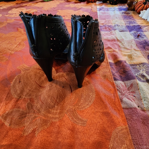 Cute black sandal - Picture 3 of 3